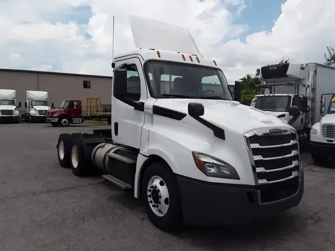 2018 FREIGHTLINER NEW CASCADIA PX12664
