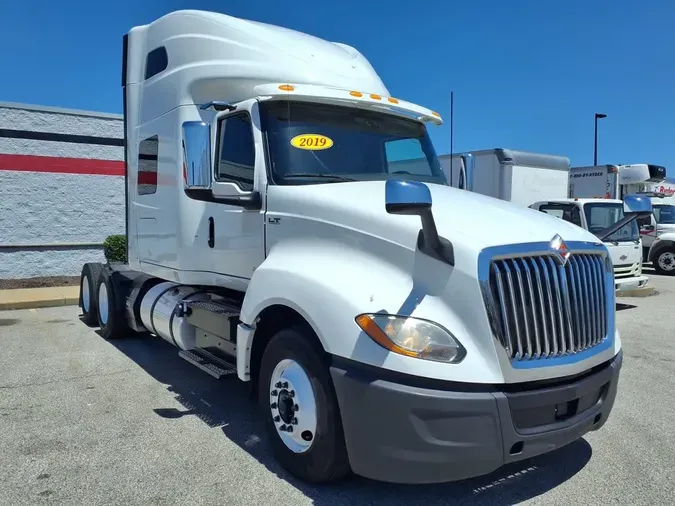 2019 NAVISTAR INTERNATIONAL LT625 SLPR CAB