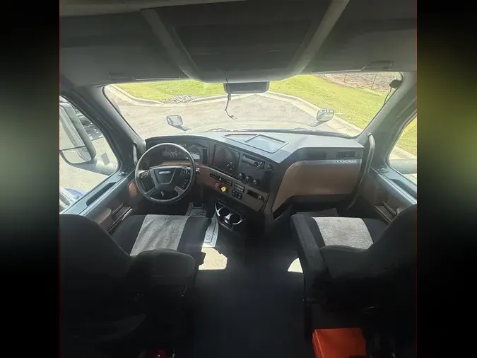 2022 FREIGHTLINER CA126