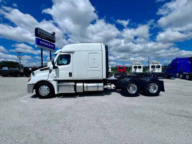 2021 FREIGHTLINER CASCADIA 126