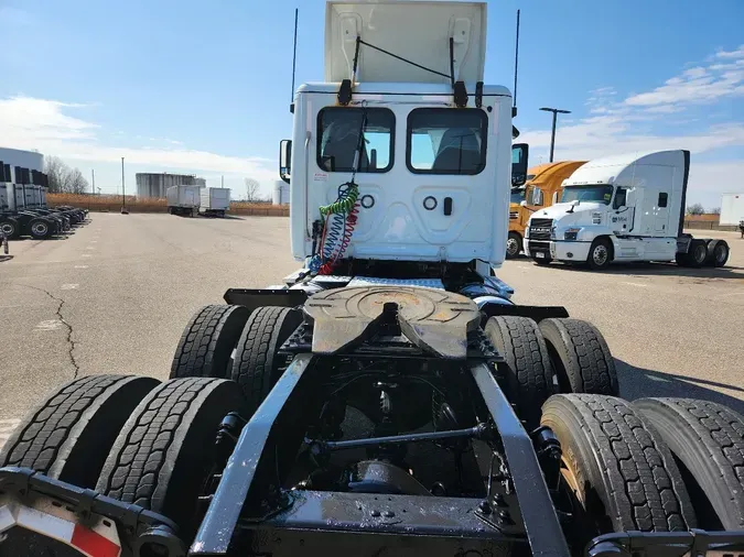 2019 FREIGHTLINER Cascadia 126