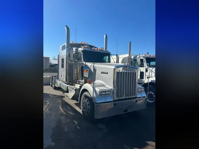 2021 Kenworth W900