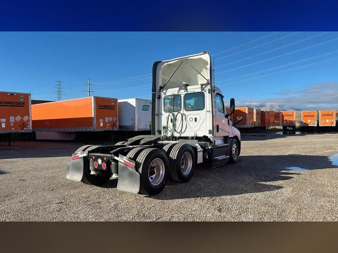 2020 Freightliner Cascadia 126