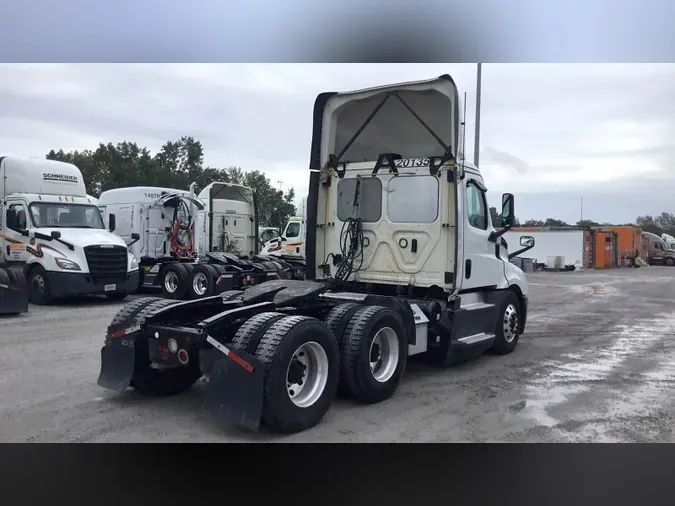 2020 Freightliner Cascadia 126
