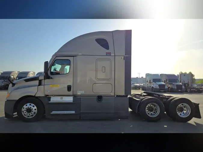 2022 Freightliner Cascadia 126