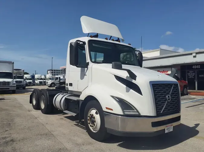 2019 VOLVO VNL64T-300fe58acd4424c3d3d54cf26176c4b5693