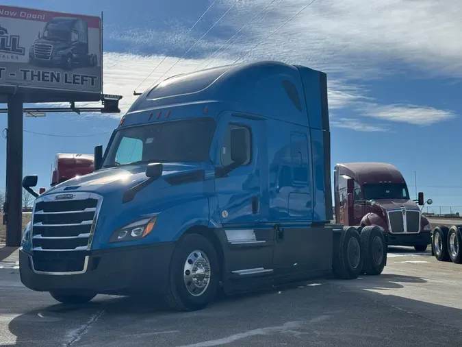 2021 FREIGHTLINER Cascadia 126fe58ff5ef0ab64d98d81a162bf818176