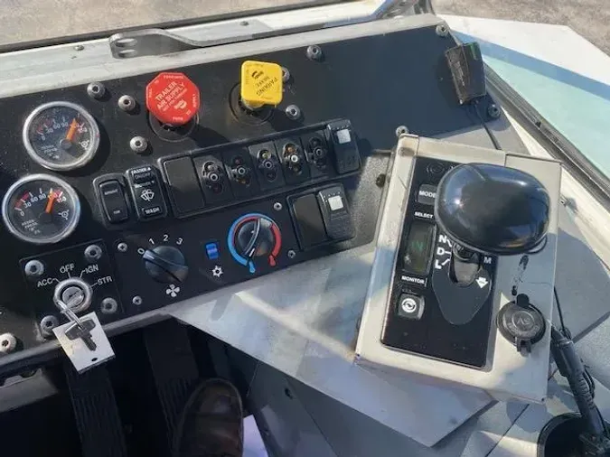 2021 AutoCar ACTT42