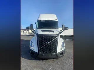 2025 VOLVO VNL64T860