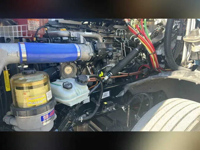 2021 Freightliner Cascadia 126