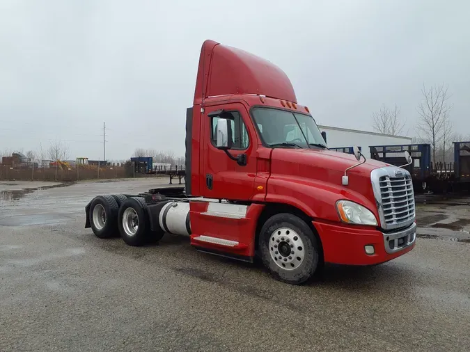 2013 FREIGHTLINER/MERCEDES CASCADIA 125