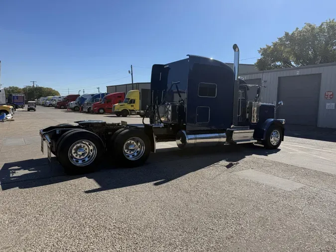 2024 Peterbilt 389
