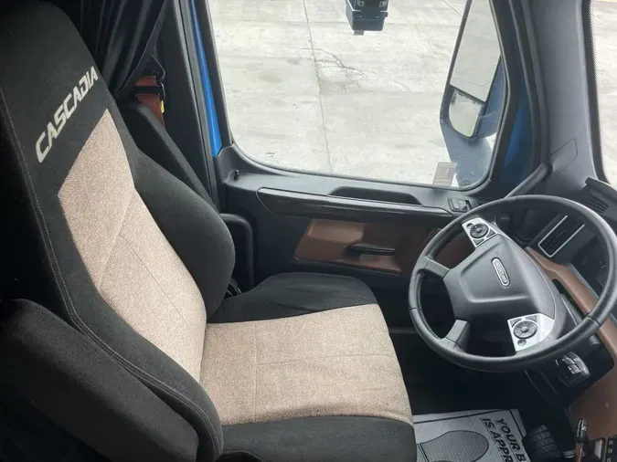 2019 Freightliner Cascadia 126