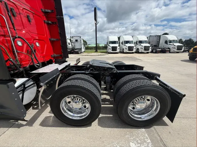 2023 Freightliner Cascadia 126fe733246217bc48894392a67f80595df