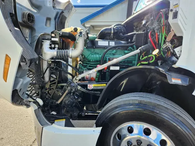 2024 VOLVO VNL64T760