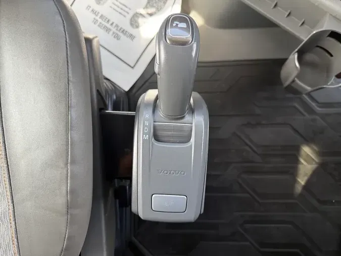 2020 VOLVO VNL64T760