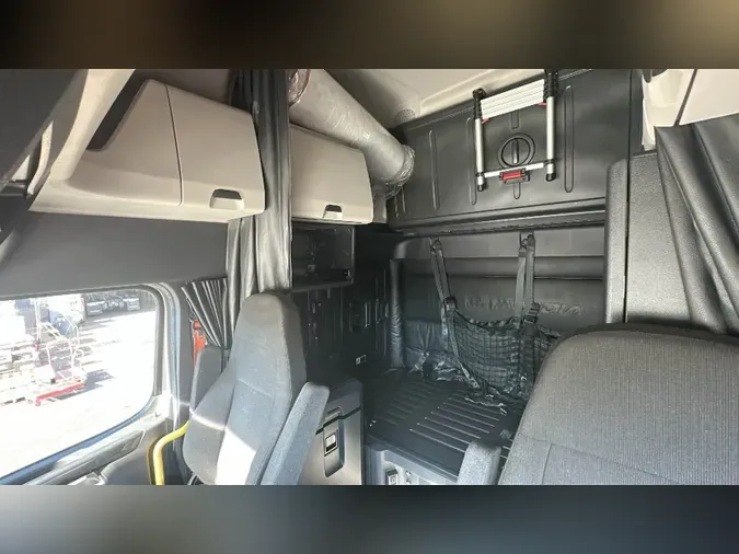 2024 Freightliner Cascadia 126