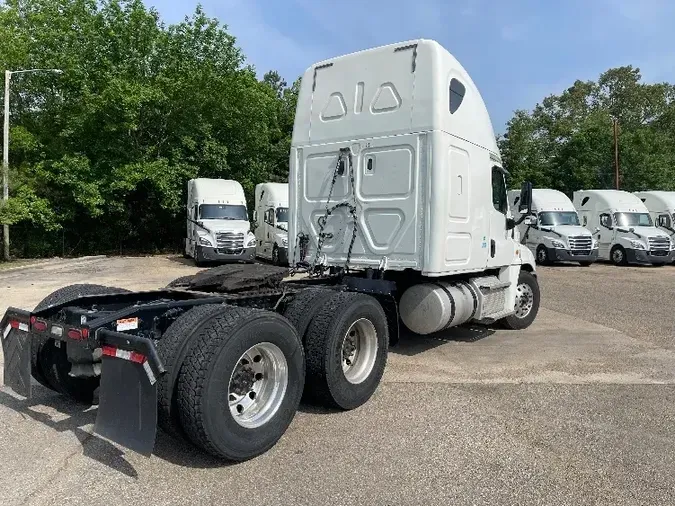 2020 Freightliner X12564ST