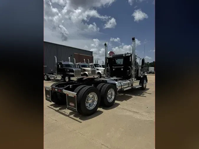 2027 PETERBILT 589