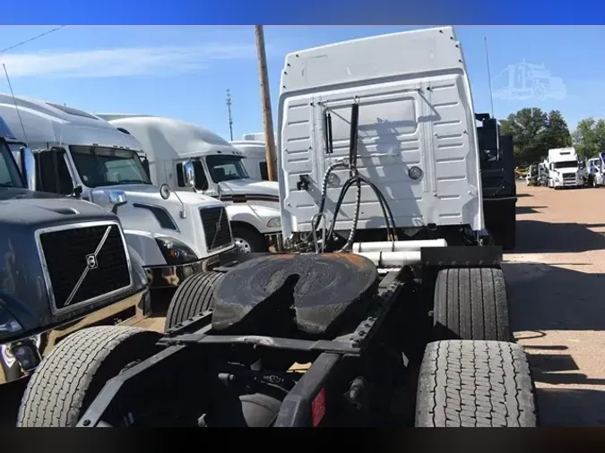 2020 VOLVO VNR62T640