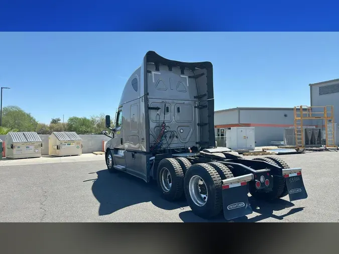 2025 Freightliner Cascadia 126