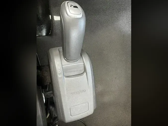2016 Volvo VNL300fe8495502c6cb033637823270b7d3591