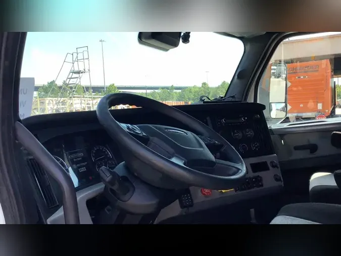 2021 Freightliner Cascadia 126