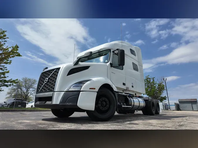 2019 VOLVO VNL64T760