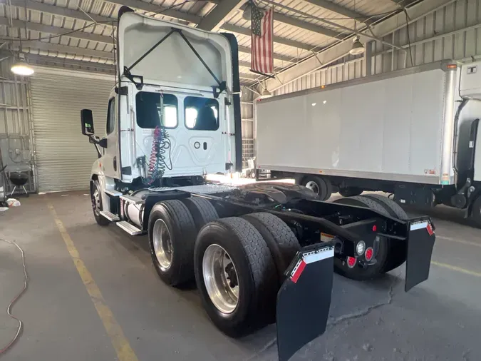 2018 FREIGHTLINER/MERCEDES CASCADIA 125