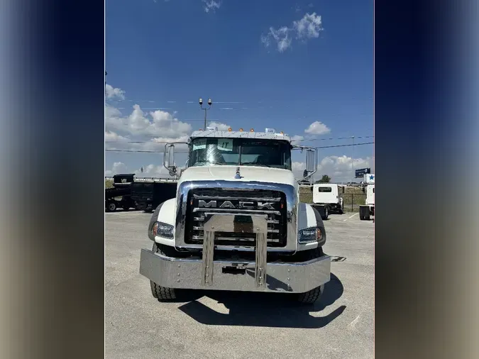 2026 MACK GR64B