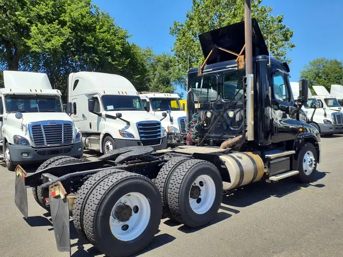 2017 FREIGHTLINER/MERCEDES CASCADIA 125