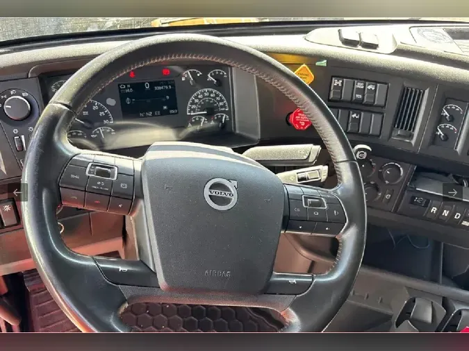 2024 VOLVO VNL64T760