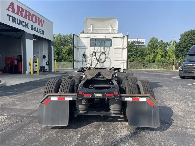 2020 VOLVO VNR64T300