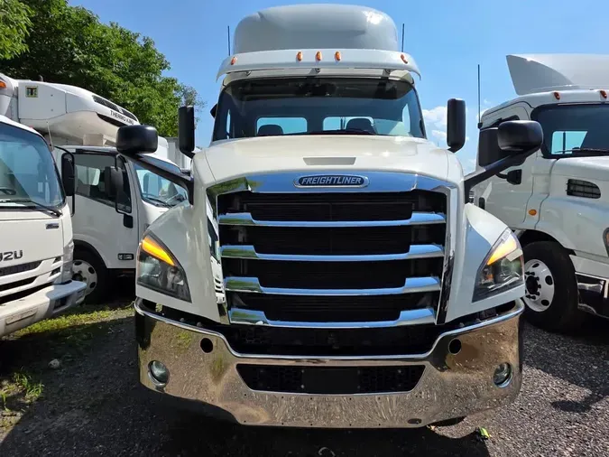 2019 FREIGHTLINER NEW CASCADIA 126
