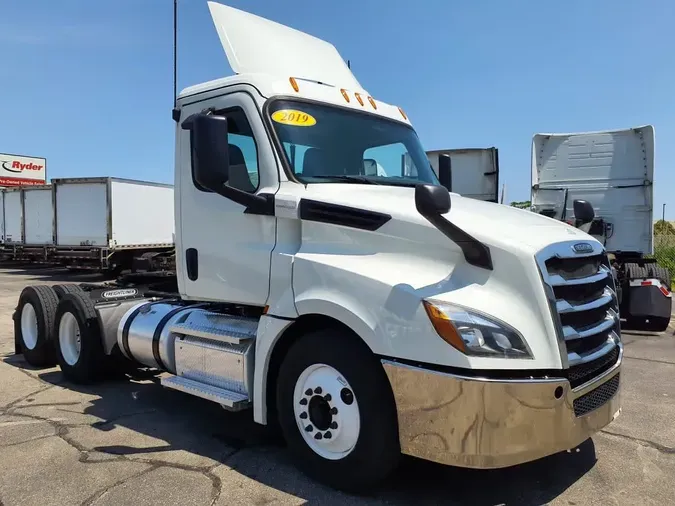 2019 FREIGHTLINER NEW CASCADIA PX12664