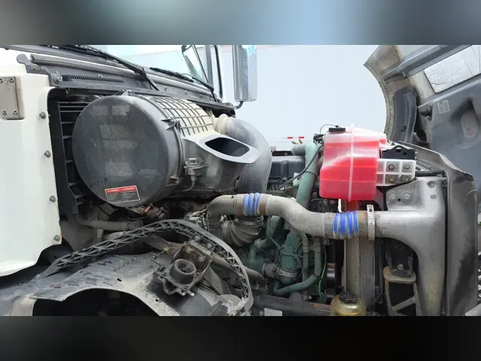 2018 Volvo VNL300