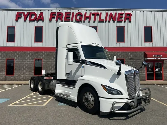 2023 Kenworth T680