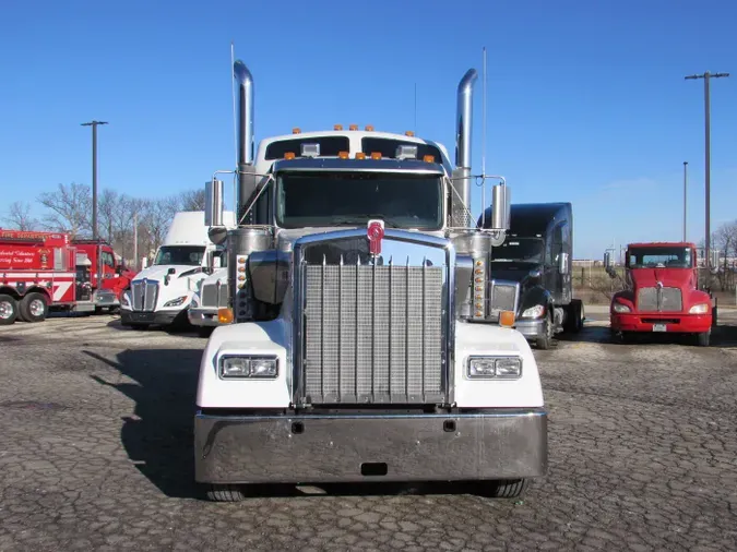 2022 Kenworth W900L