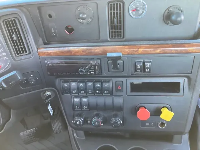 2019 NAVISTAR INTERNATIONAL LT625 DAYCAB T/A