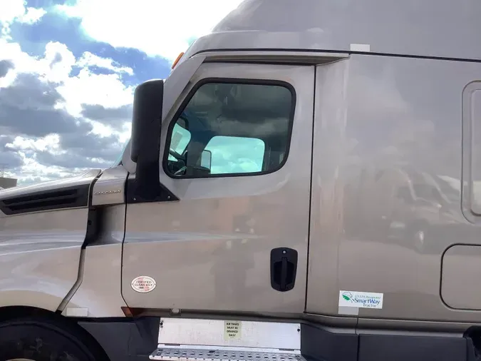 2022 Freightliner Cascadia 126