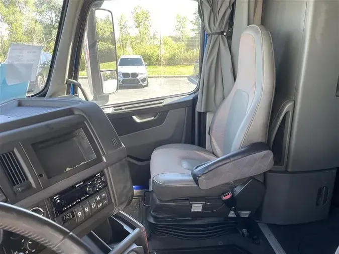 2019 VOLVO VNL760