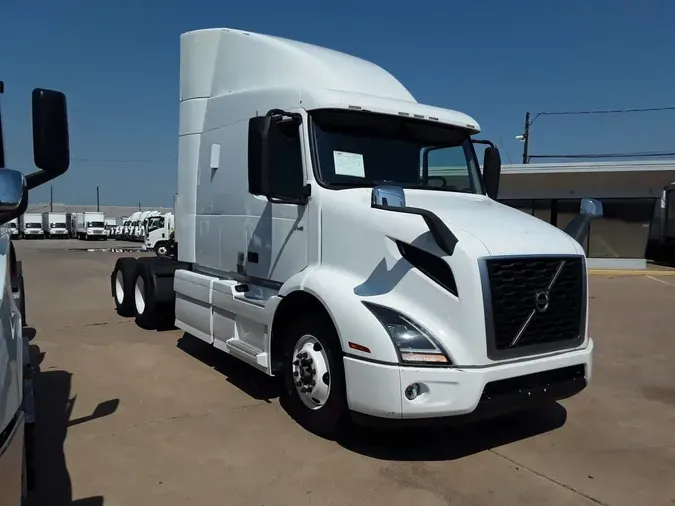 2020 VOLVO VNR64T-640