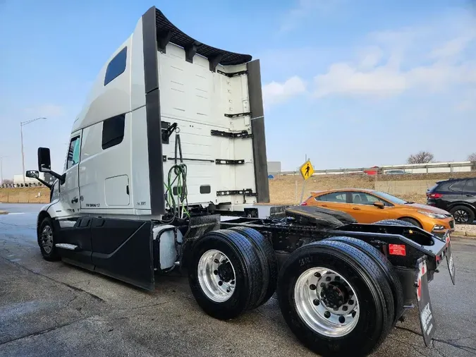 2025 VOLVO VNL64T860