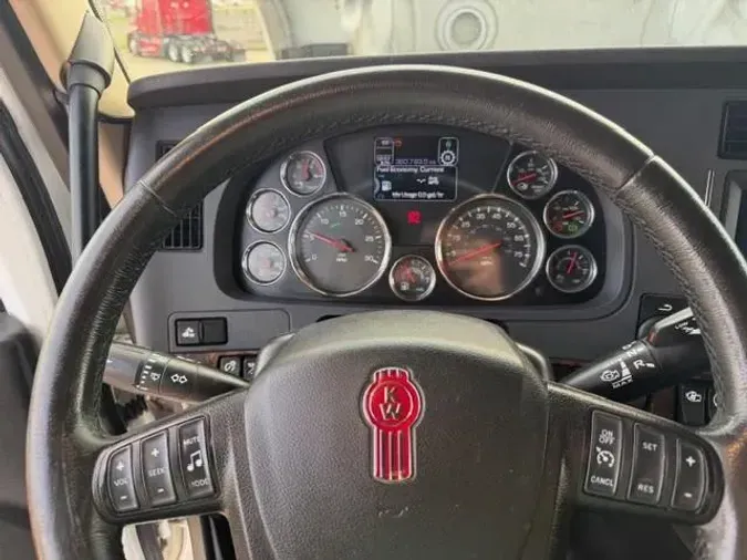 2022 Kenworth T680feb05a79869bbb770c8da7164e4d4b2e