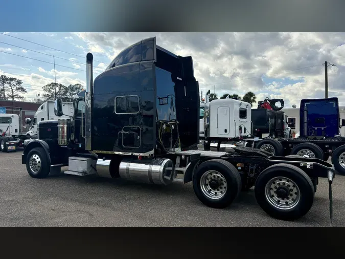 2022 Peterbilt 389
