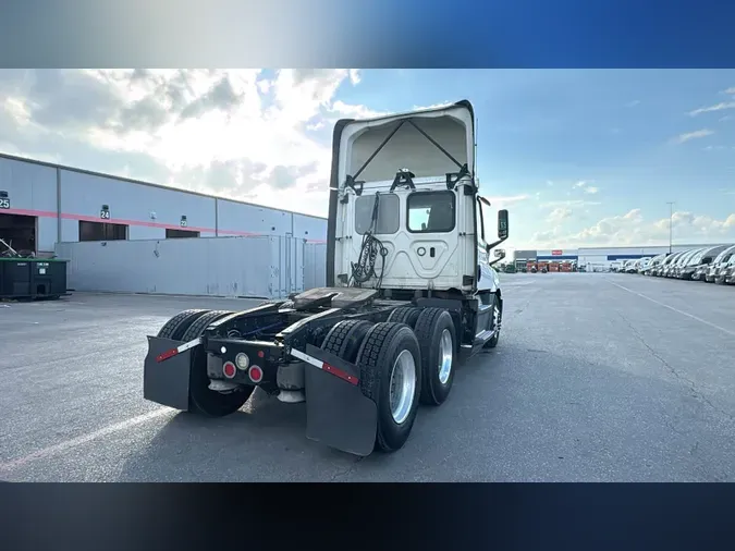 2019 Freightliner Cascadia 126feb1dff4c36fc646e36efde0ec7d2ace