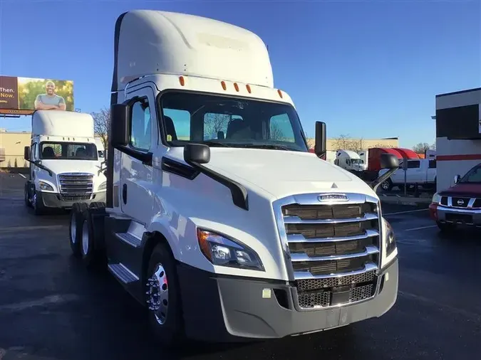 2020 FREIGHTLINER CA126