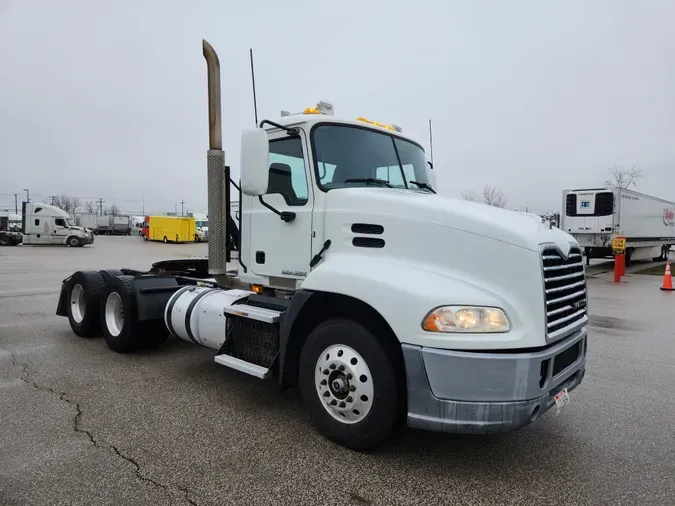 2017 MACK TRUCKS, INC. CXU600