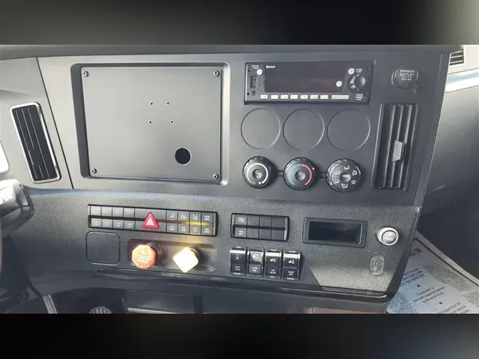 2023 FREIGHTLINER CA126