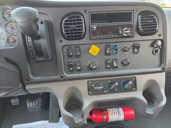 2020 FREIGHTLINER M2 106
